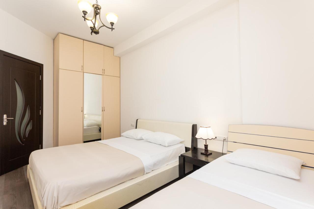 Two Bedroom Apartment In The City Center Tbilisi Exterior photo