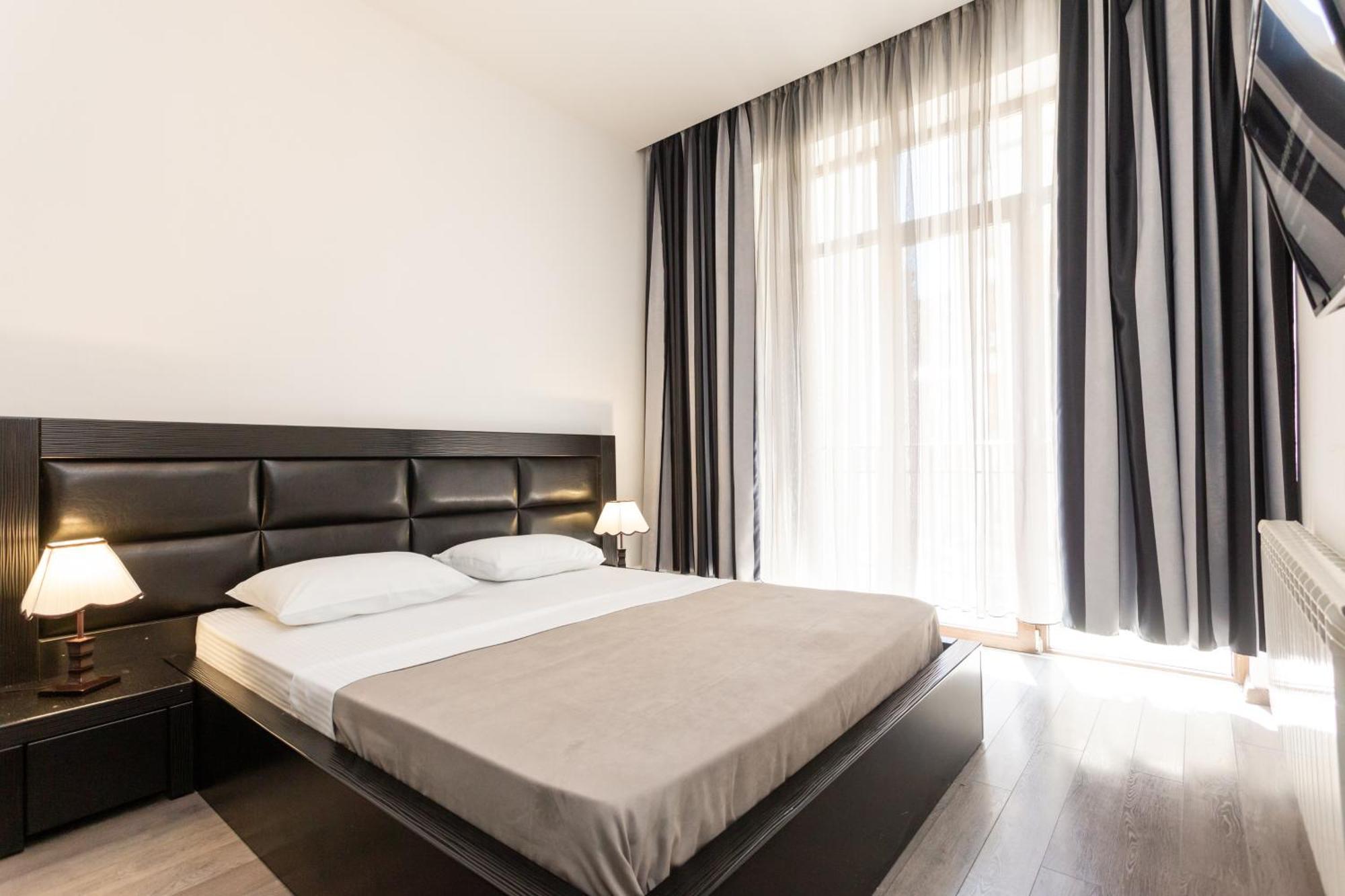 Two Bedroom Apartment In The City Center Tbilisi Exterior photo